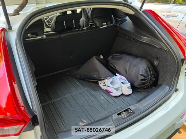 Volvo V40 2017-03 7621130-6