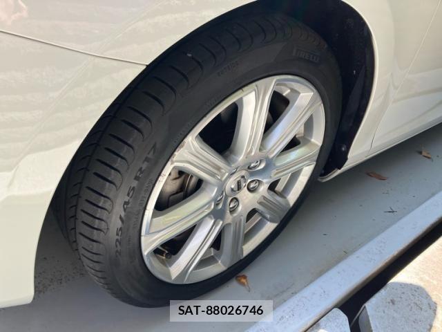 Volvo V40 2017-03 7621130-7