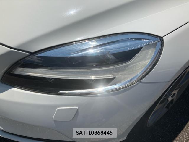 Volvo V40 2017-06 7621131-10