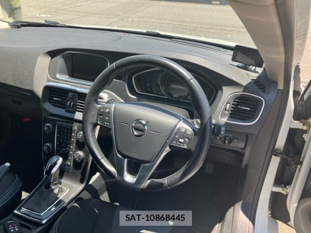 Volvo V40 2017-06 7621131-11