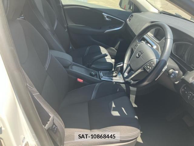 Volvo V40 2017-06 7621131-13