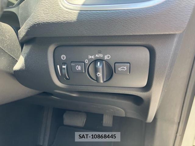 Volvo V40 2017-06 7621131-14