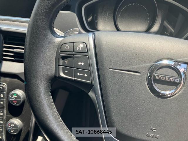 Volvo V40 2017-06 7621131-16