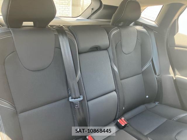 Volvo V40 2017-06 7621131-17
