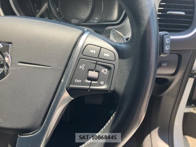 Volvo V40 2017-06 7621131-18