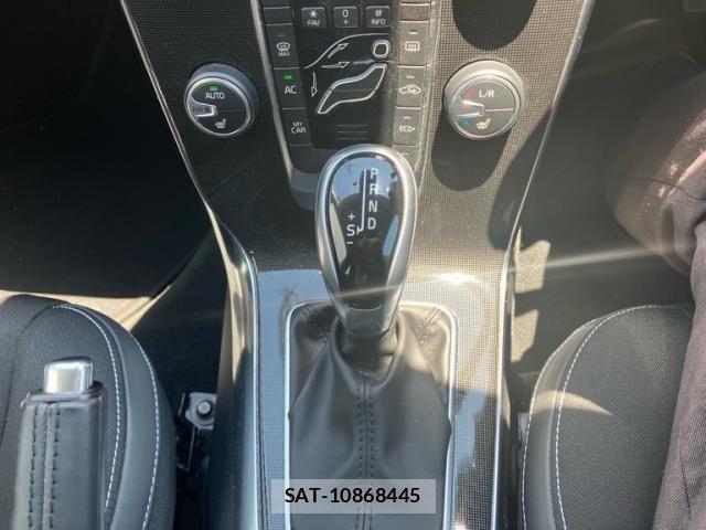 Volvo V40 2017-06 7621131-23