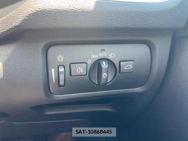 Volvo V40 2017-06 7621131-25