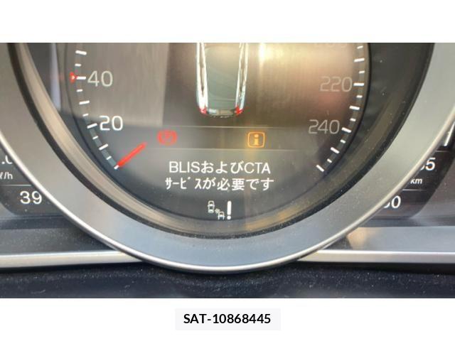 Volvo V40 2017-06 7621131-26