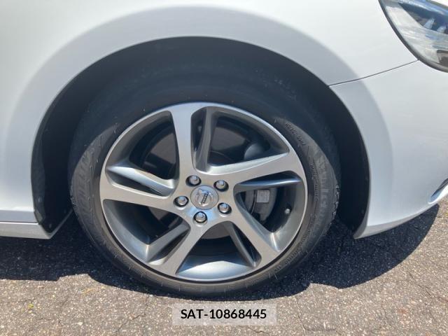 Volvo V40 2017-06 7621131-6