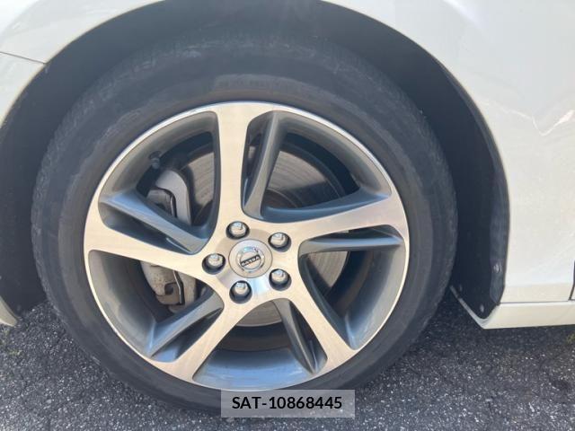 Volvo V40 2017-06 7621131-7