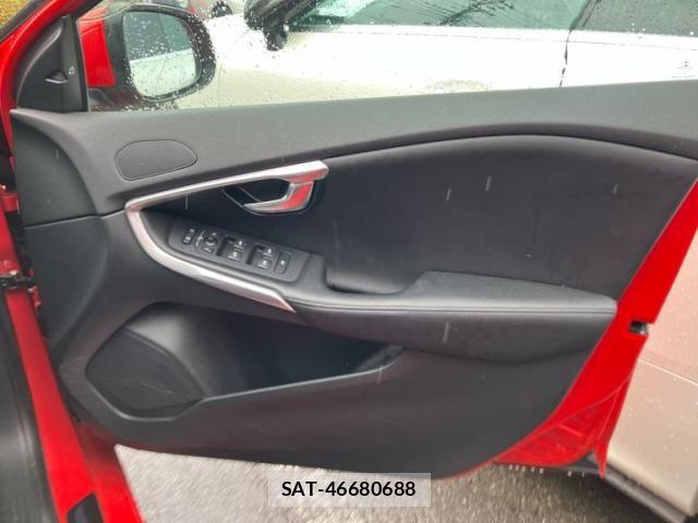 Volvo V40 2015-12 7621135-13