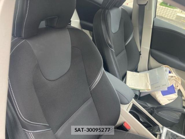 Volvo V40 2013-09 7621133-9