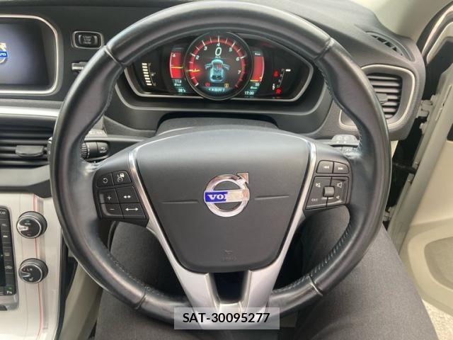 Volvo V40 2013-09 7621133-11