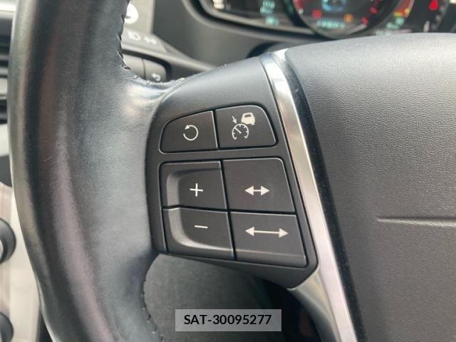 Volvo V40 2013-09 7621133-12