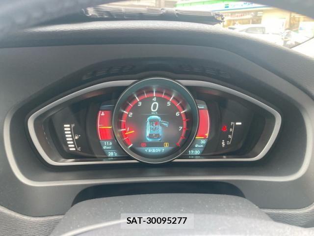 Volvo V40 2013-09 7621133-13