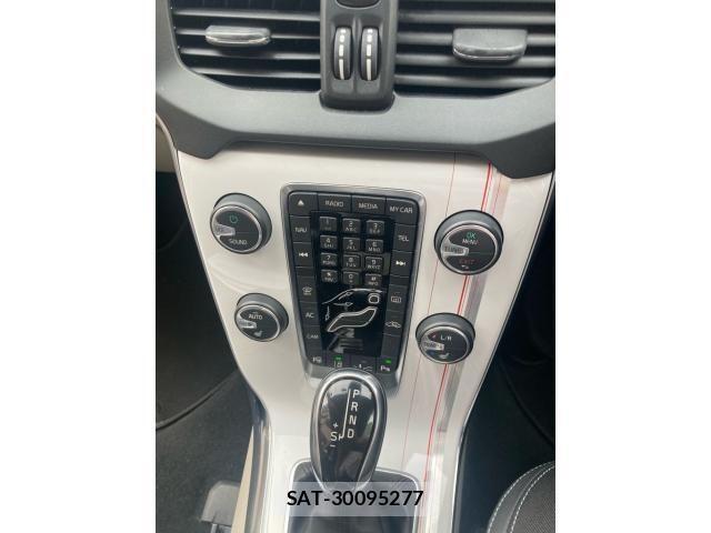Volvo V40 2013-09 7621133-16