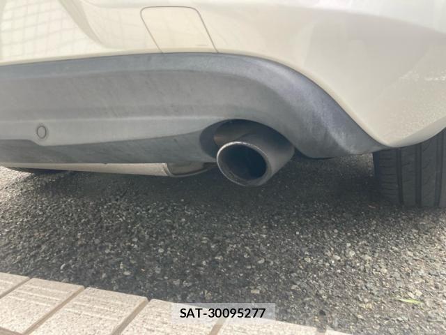 Volvo V40 2013-09 7621133-18