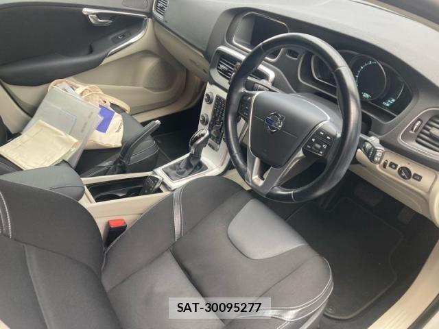 Volvo V40 2013-09 7621133-8