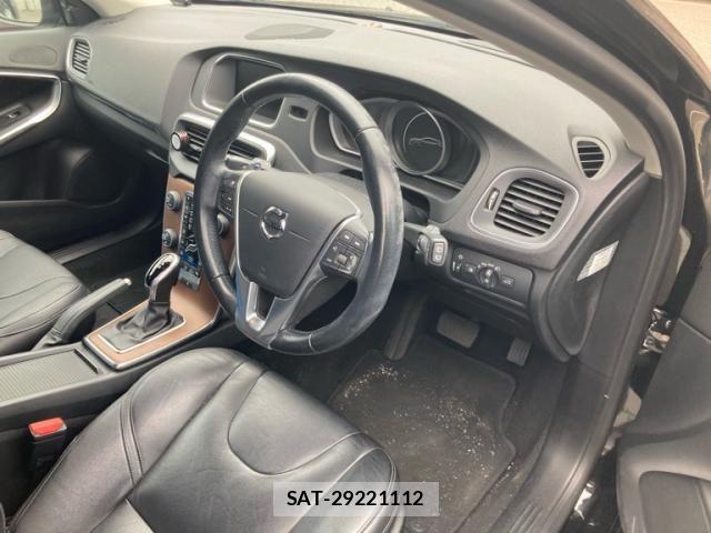 Volvo V40 2017-04 7621132-11