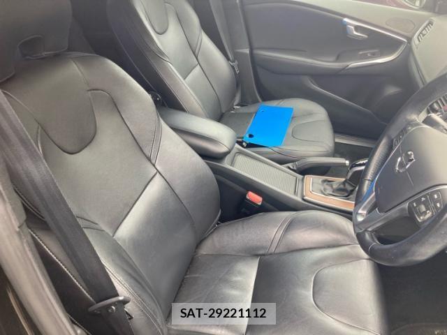 Volvo V40 2017-04 7621132-12