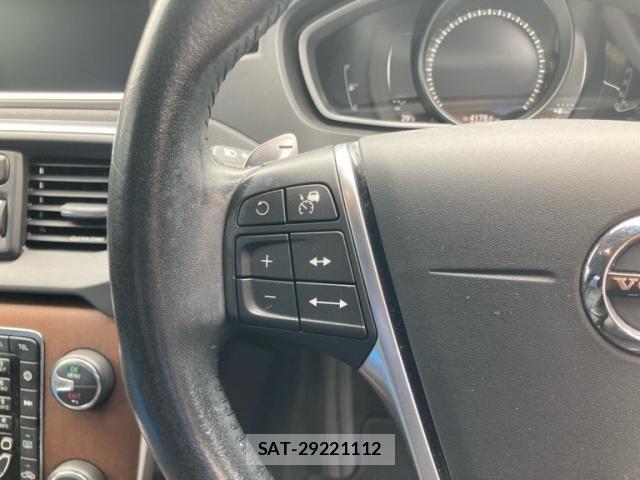 Volvo V40 2017-04 7621132-17