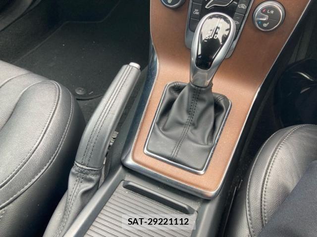 Volvo V40 2017-04 7621132-24