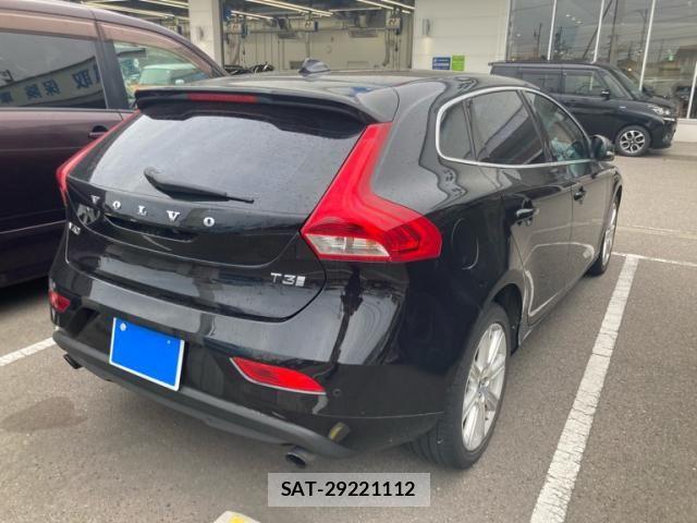 Volvo V40 2017-04 7621132-2