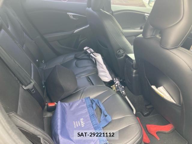 Volvo V40 2017-04 7621132-8