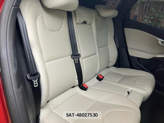 Volvo V40 2016-02 7730418-11