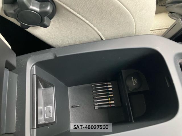 Volvo V40 2016-02 7730418-23