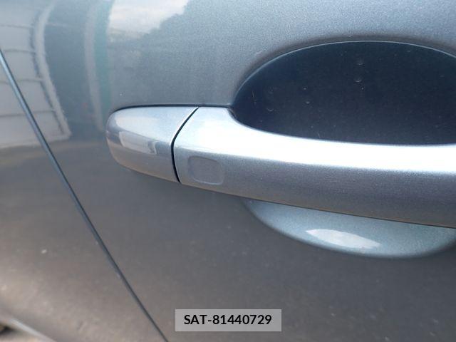 Volvo V40 2013-06 7730422-11