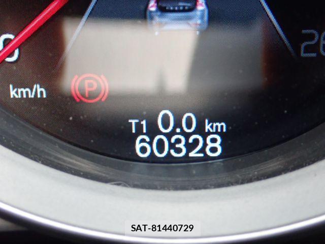 Volvo V40 2013-06 7730422-13