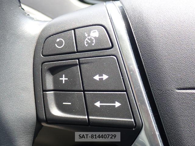 Volvo V40 2013-06 7730422-14