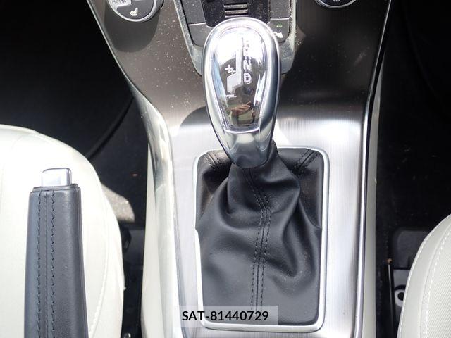 Volvo V40 2013-06 7730422-17
