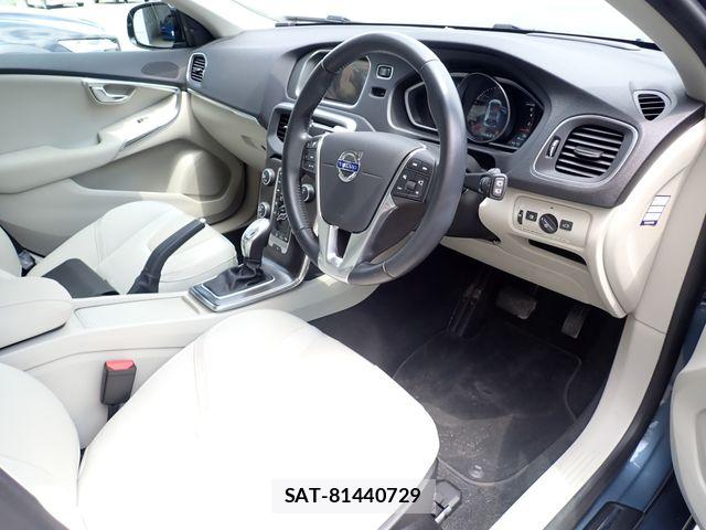 Volvo V40 2013-06 7730422-1