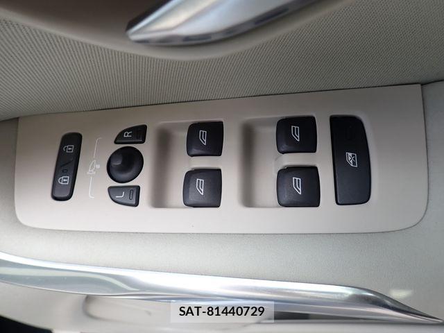Volvo V40 2013-06 7730422-21