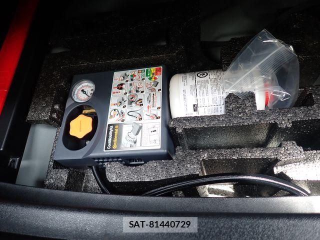 Volvo V40 2013-06 7730422-26