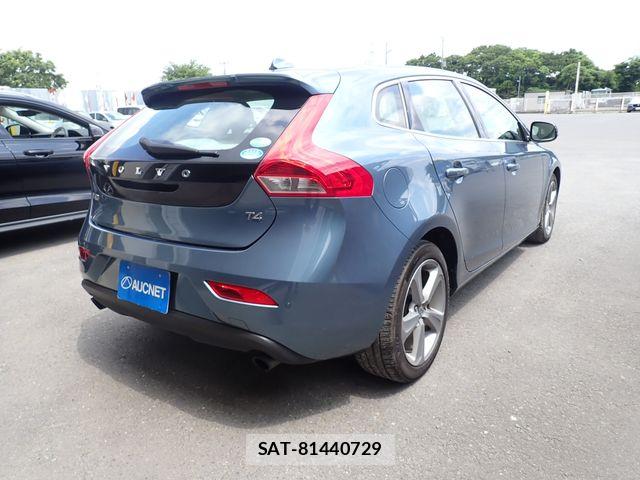 Volvo V40 2013-06 7730422-7