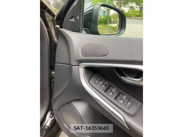 Volvo V40 2015-12 7730420-17