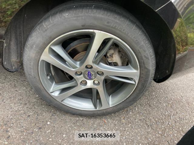 Volvo V40 2015-12 7730420-7