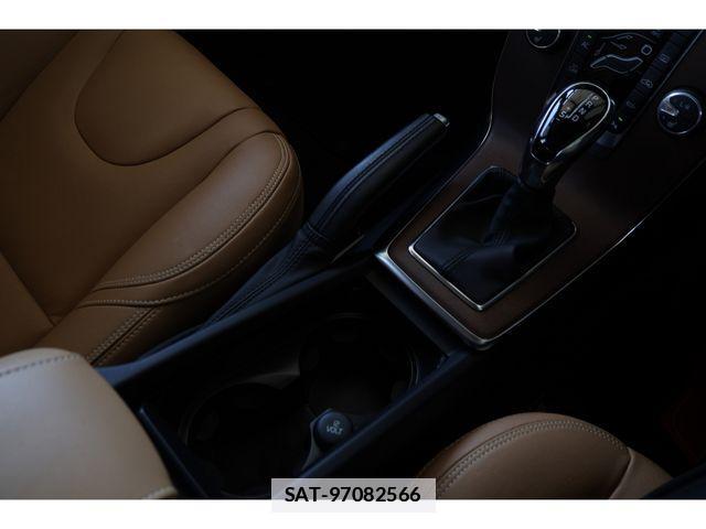 Volvo V40 2019-09 7730417-16