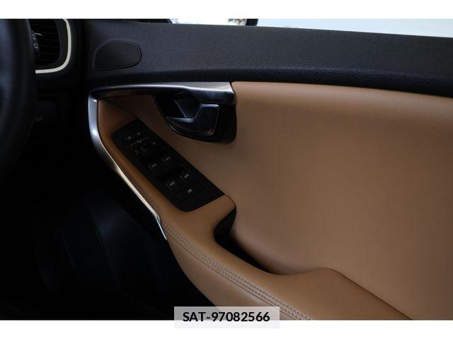 Volvo V40 2019-09 7730417-17