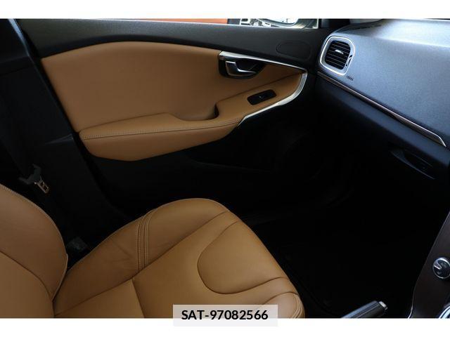 Volvo V40 2019-09 7730417-19