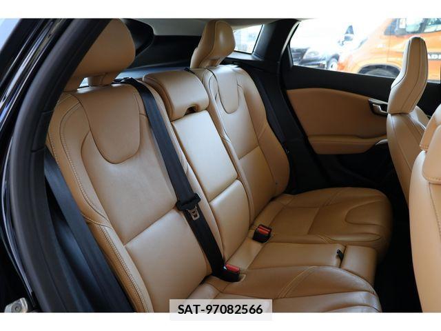 Volvo V40 2019-09 7730417-26
