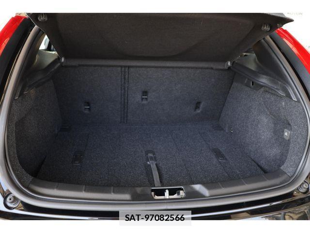 Volvo V40 2019-09 7730417-27