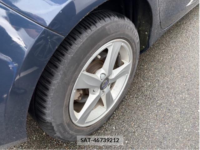 Volvo V40 2013-09 7730423-12