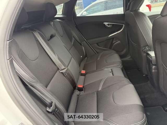 Volvo V40 2016-12 7790268-9