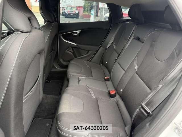 Volvo V40 2016-12 7790268-11