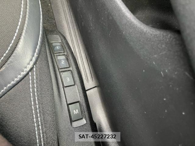 Volvo V40 2016-10 7880317-13