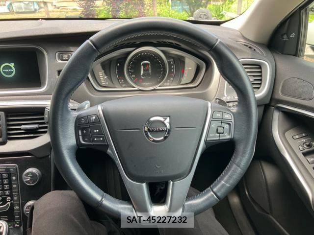 Volvo V40 2016-10 7880317-14